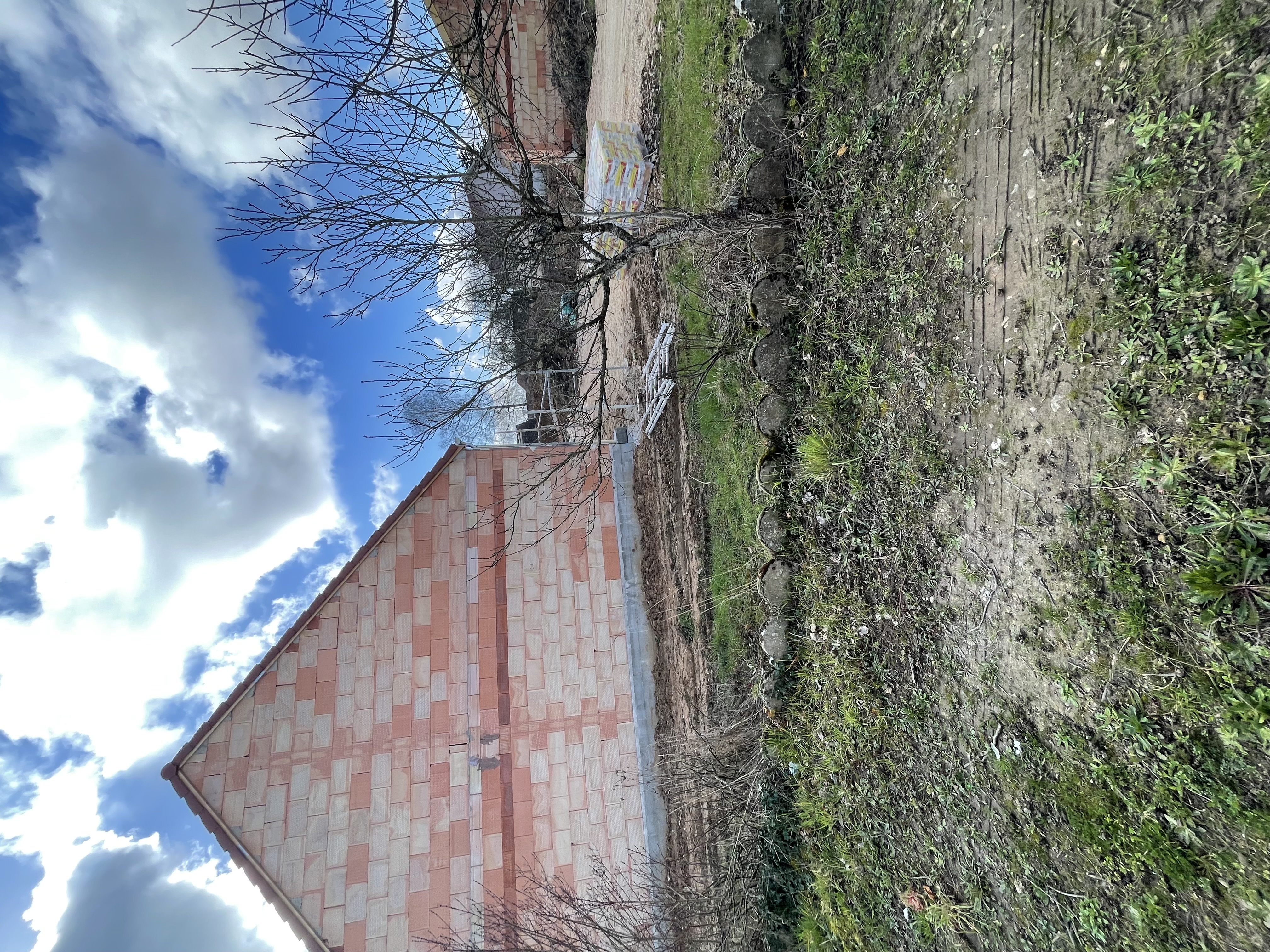 Maçon construction mur parpaings gros œuvre - chantier 2026