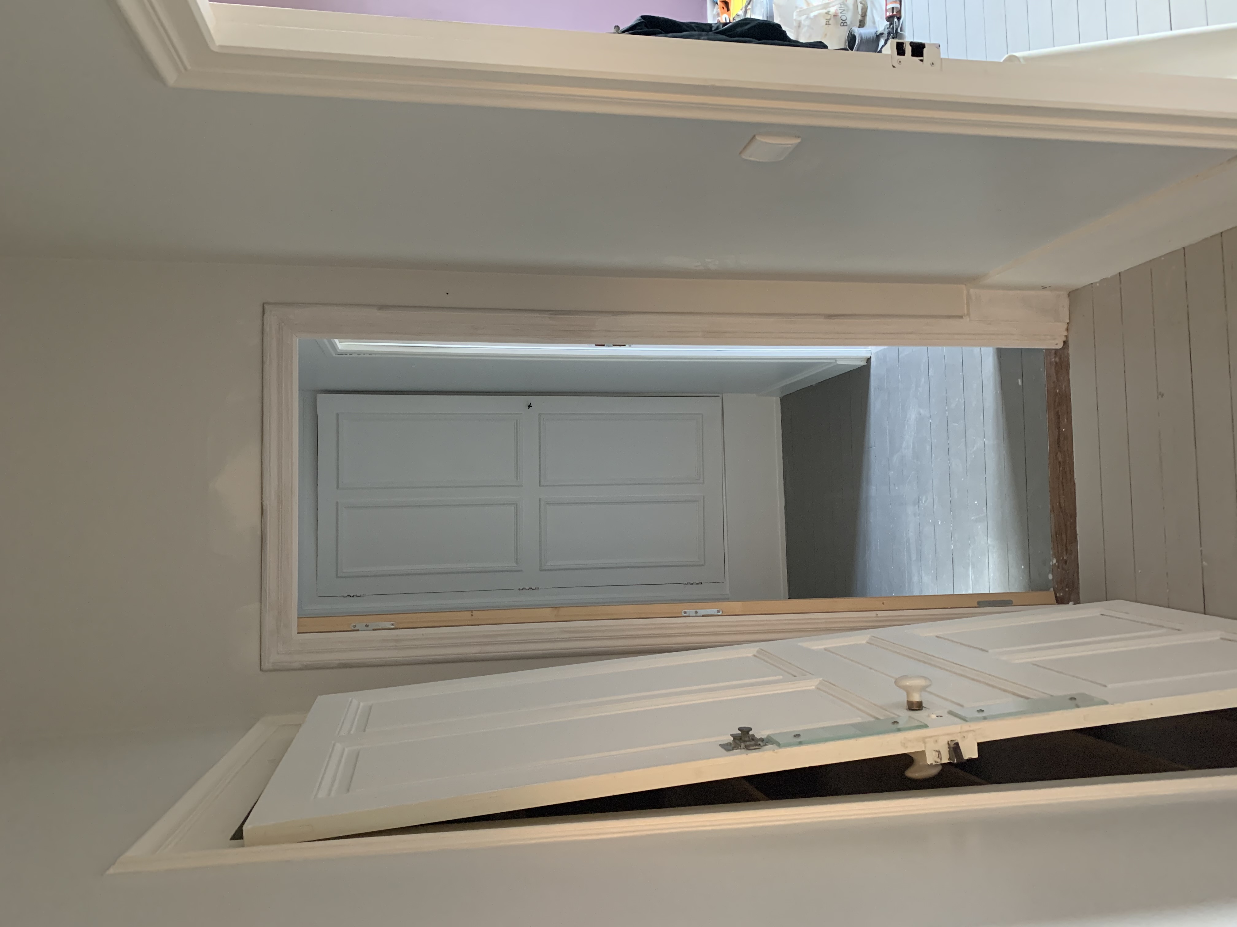 Pose de menuiserie intérieure — escalier et agencement sur mesure par un menuisier professionnel