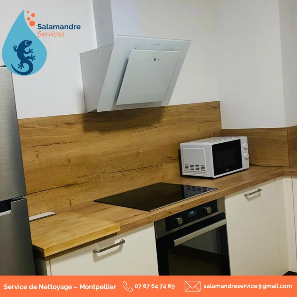Remise en état complète après intervention.Cuisine nettoyée en profondeur :✔️ plans de travail✔️ crédence✔️ électroménager✔️ finitions soignéesNous intervenons pour les remises en état, après travaux, déménagement ou changement de locataire.Besoin d’un devis ? 👉 Remplissez notre formulaire : https://get.formulaire.info/form?p=6mRDr2zYOu contactez-nous directement : 📞 07 67 64 74 69 📧 salamandreservices@gmail.com#RemiseEnÉtat #NettoyageProfessionnel #SalamandreServices #NettoyageCuisine #AprèsTravaux #Montpellier #Propreté