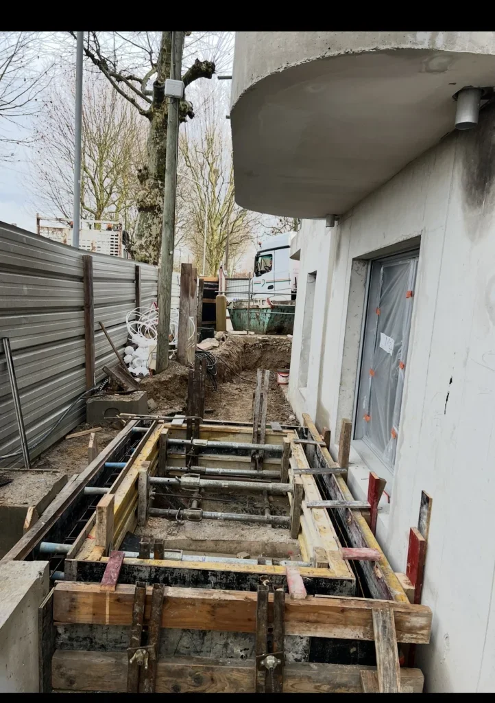 Bonjour, je suis un particulier qui pourrais faire vos travaux que ce soit dans votre jardin, chez vous comme des murets de clôtures, des escaliers, des coffrages spécifiques, etc.
N'hésitez pas à me contacter