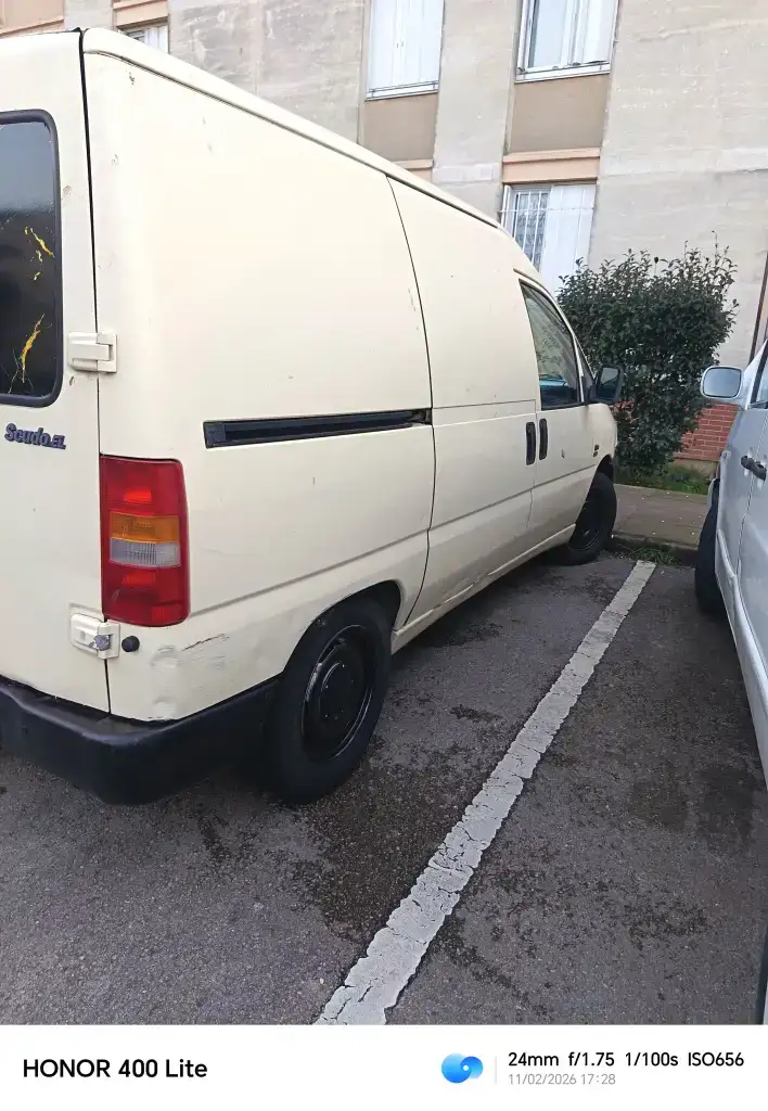 cherche des petits travaux affaire,Puis j'ai un camion pour des déménagement dans la régionsje fait aussi des vides greniers pour vous débarrasser vous garage 06.02.26.14.84région de miramas. Merci 