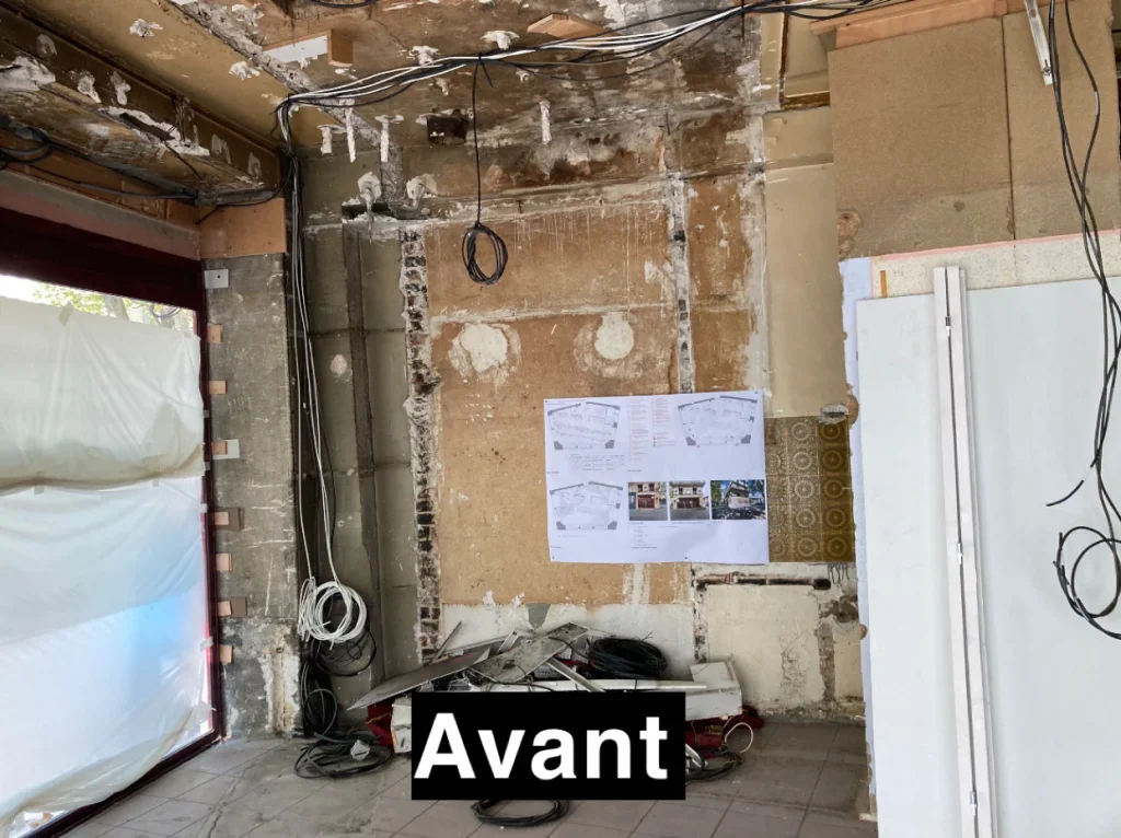 Nous avons réalisé les travaux pour la création d’une boulangerie.
Rénovation clefs en mains avec une conception sur mesure.
Lots :
Démolition
Électricité
Plomberie
Isolation
Plâtrerie
Carrelage
Peinture
Menuiserie sur mesure