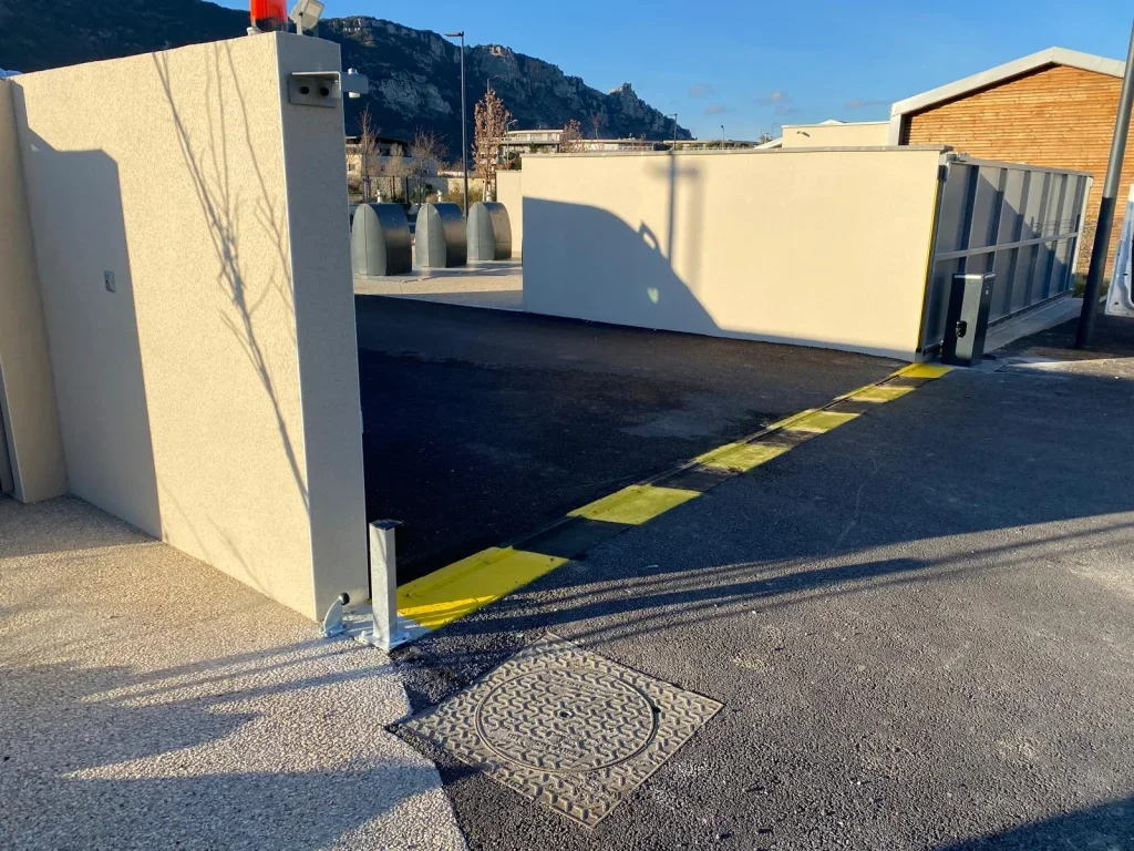 PORTECH Automatismes, c’est votre partenaire pour une maison plus confortable, plus sécurisée et entièrement connectée.Portail qui s’ouvre sans effort, volets roulants motorisés, porte de garage fiable, interphone moderne ou solutions domotiques… nous transformons votre quotidien avec des installations pratiques, esthétiques et durables.Nous intervenons rapidement pour tous vos dépannages et vous accompagnons aussi dans vos projets d’installation ou de modernisation. Grâce à des équipements de qualité et du stock disponible, nous réduisons les délais et vous garantissons un service efficace, sans mauvaise surprise.Notre objectif est simple : vous apporter tranquillité d’esprit, confort et sécurité, avec des solutions adaptées à votre maison et à votre mode de vie.Faites le choix d’un habitat plus intelligent, plus simple et plus sûr.🌐 www.portech-automatismes.fr