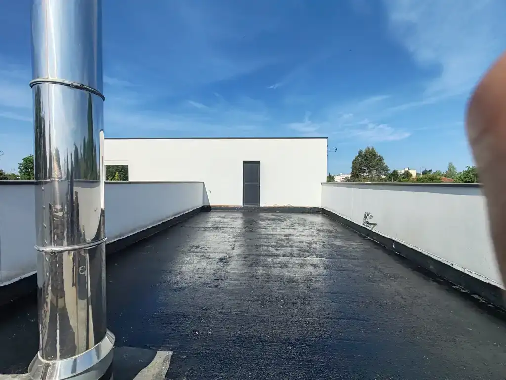 Artisan spécialisé en étanchéité toiture terrasse disponible pour vos travaux

Avec une forte expérience dans le domaine, je propose mes services pour :

✔️ Étanchéité toiture terrasse
✔️ Recherche et réparation de fuites
✔️ Pose de couvertines
✔️ Réparations et entretien toiture
✔️ Intervention rapide et travail soigné

Sérieux, efficace et à l’écoute, je me déplace pour vos chantiers et travaux neufs ou rénovation.

📞 Contactez-moi en message privé pour devis ou informations.