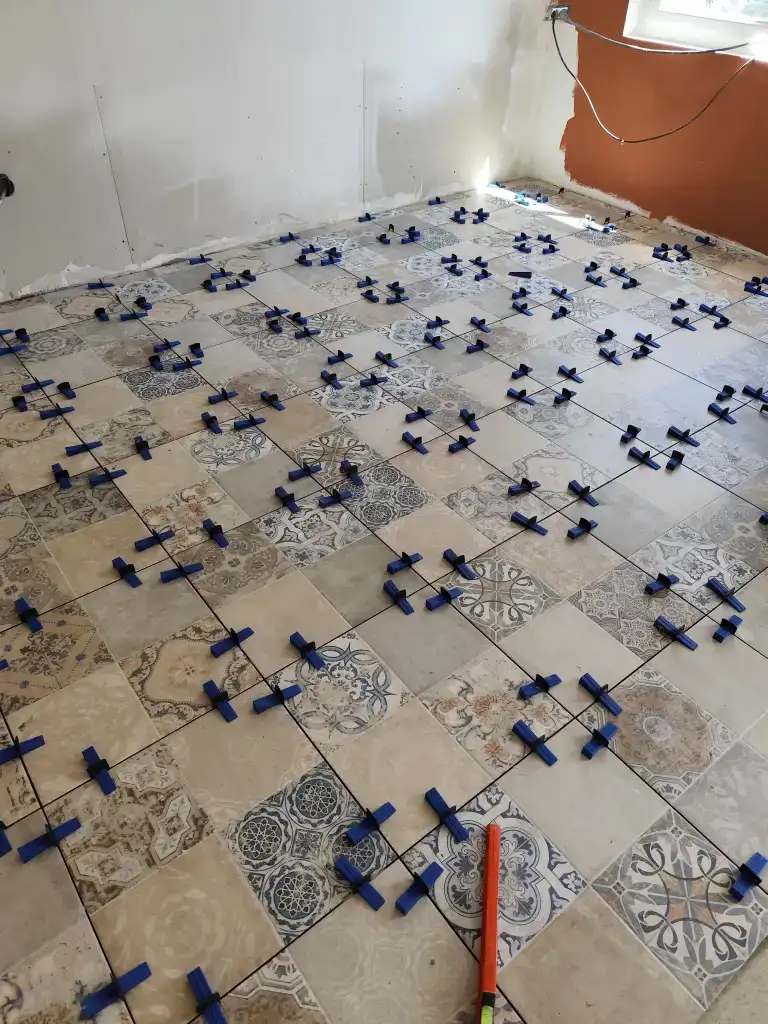 Bonjour,

            Vos petits travaux, Notre priorité.

Homme tout main, avec ces 25 ans d'expérience en bâtiment, vous propose ces services:
Tout travaux de carrelage, de Faiences, Peinture, Petite maçonnerie, Nettoyage de fin de chantiers, Tapisserie, Montage de meubles, Nettoyage et entretien,  Débarras, Vider vos caves, Aide au déménagement, Courses, Livraison,  Conciergerie et manutention.

Intervention rapide, Travail soigné et Prix compétitif.