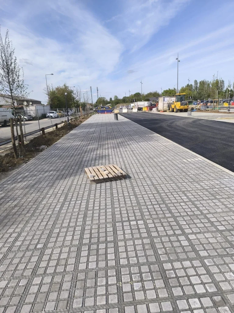 Bonjour,

Je propose mes services dans le domaine du bâtiment et des travaux publics avec sérieux, motivation et professionnalisme.

Je réalise différents types de travaux :
• Construction de maisons et bâtiments
• Maçonnerie générale
• Rénovation intérieure et extérieure
• Terrasse, dalle béton et fondation
• Peinture et finition
• Travaux de démolition
• Aménagement extérieur
• Petits et grands travaux de bâtiment

Je suis une personne sérieuse, ponctuelle et appliquée, avec le souci du travail bien fait et du respect des délais.

Déplacement possible selon le chantier.
Devis et renseignements disponibles rapidement.

N’hésitez pas à me contacter pour discuter de votre projet.
