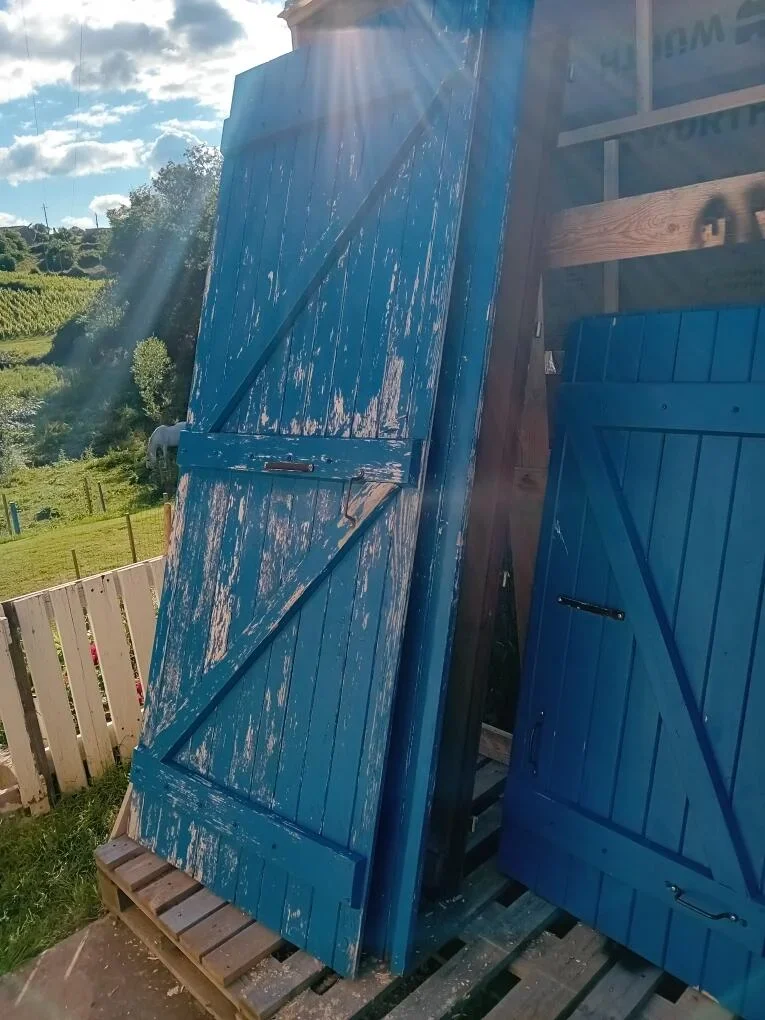✨ Redonnez une seconde vie à vos volets en bois ! ✨

Découvrez en images le résultat d’un décapage suivi d’une remise en peinture réalisé dans notre atelier.

🔧 La société ANM Fermetures située en Saône et Loire (71), vous propose :

✅ Décapage + peinture de vos volets bois

✅ Dépose et repose des volets

✅ Travail réalisé toute l’année dans notre atelier

💪 Notre engagement :

✔️ Un travail soigné

✔️ Des prix raisonnables

📍 Zone d’intervention : régions Auvergne Rhône-Alpes & Bourgogne Franche-Comté

📞 Devis gratuit
📧 sophieanmfermetures@gmail.com
📱 07 71 84 44 51