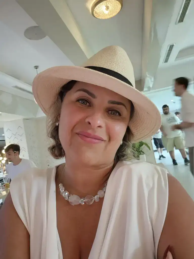ayant de l expérience  je suis une personne sérieuse et travailleuse ménage ,repassage,aide aux préparation de repas, courses