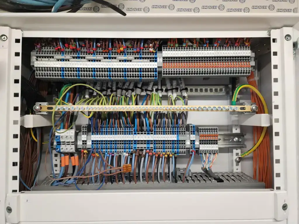 Je suis électricien professionnel ayant une expérience plus de 10 ans,et je vous propose mes services et le tarif est selon vous travaux merci d'avance.