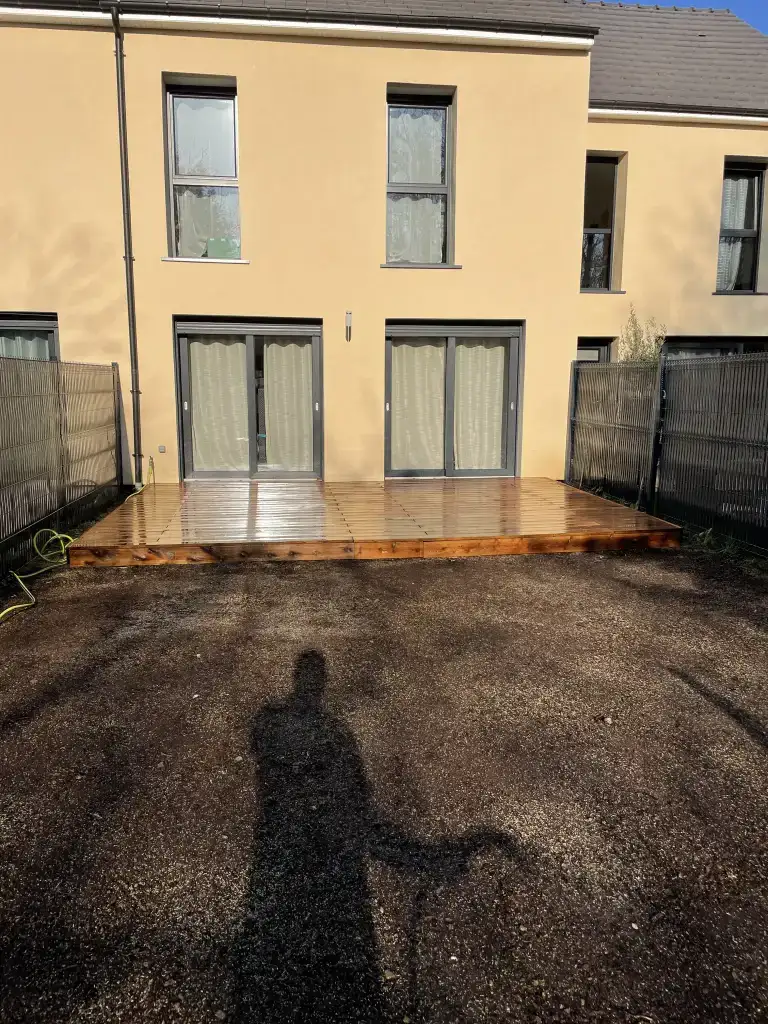 Embellissez et sublimez votre jardin
Faites-en un lieu paisible et agréable avec des aménagements sur-mesure et à votre image
Nous réalisons tout type de travaux et d’aménagement extérieur
De la remise en état, à l’aménagement complet de votre jardin. Nous nous occupons de tout de A à Z
Y compris de l’entretien
N’hésitez pas à nous contacter pour établir un devis gratuit et une étude de votre projet