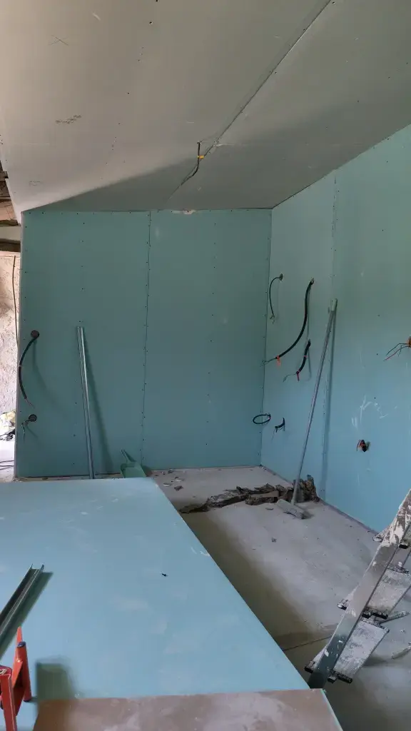 Bonjour je suis un professionnel de rénovation intérieure extérieure n'hésitez pas à me contacter pour plus d'informations je suis de Provins merci de m'appeler au 06 12 89 56 11