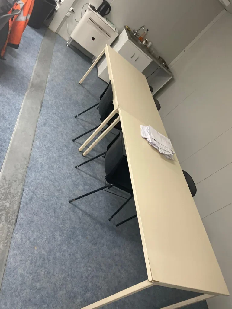 ML Services met son expérience au service des particuliers, entreprises et professionnels du BTP et autres secteurs associes. Spécialisés dans le nettoyage de fin de chantier, nous assurons des prestations rapides, soignées et adaptées à vos besoins. Intervention pour chantiers, bureaux, commerces, locations Airbnb et fins de bail. Devis gratuit.