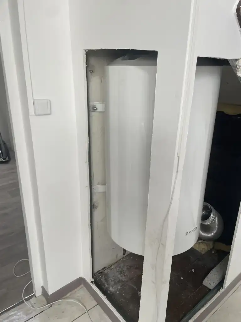 Plombier-chauffagiste fort de plus de 20 ans d'expérience, l'entreprise Pereira intervient rapidement pour tout dépannage de plomberie et chauffage à Meaux et dans un rayon de 20 km. Spécialisés dans la recherche de fuite, le débouchage de canalisation, la réparation de chauffe-eau et la rénovation de salle de bain, nous desservons les communes de Trilport, Quincy-Voisins, Esbly, Lizy-sur-Ourcq et tout le Pays de Meaux. Service de dépannage rapide 7j/7 pour vos urgences. Devis gratuit et tarifs transparents.