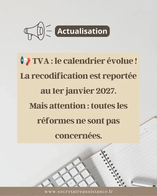 📢 Mise à jour importante concernant la recodification de la TVALe Gouvernement a publié l'ordonnance n° 2026-671 du 27 juillet 2026, qui reporte au 1ᵉʳ janvier 2027 l'entrée en vigueur de la recodification des dispositions relatives à la TVA dans le Code des impositions sur les biens et services (CIBS).👉 Concrètement, qu'est-ce que cela change ?✅ Le calendrier de la recodification est décalé de quatre mois.❌ En revanche, ce report ne remet pas en cause les réformes de fond de la TVA, notamment la disparition du régime simplifié de TVA prévue au 1ᵉʳ janvier 2027.➡️ Mais cela signifie également que les nouvelles références au CIBS, qui devaient remplacer certaines références au CGI sur les factures, ne devraient finalement entrer en vigueur qu'au 1ᵉʳ janvier 2027 à la place du 1ᵉʳ septembre. (La mention : « TVA non applicable art.293B du CGI » sera remplacée par : « TVA non applicable, art. L. 223 et s. du code des impositions sur les biens et services »).📌 Si, comme moi, vous aviez déjà communiqué sur cette évolution, il est donc nécessaire de mettre à jour le calendrier annoncé.J'attends désormais les précisions de l'administration fiscale concernant les éventuelles mesures transitoires (notamment la période de tolérance pour les anciennes références), afin de vous communiquer une information parfaitement à jour.Comme toujours, je continuerai à suivre ces évolutions et à vous informer.Je suis Delphine de Secrétaire Assistance📞06 86 20 38 62📧 secretaireassistance@outlook.fr💻 https://www.secretaireassistance.fr#RéformeTVA #SecrétaireIndépendante #SecrétaireAssistance #Entrepreneur #FranchisedeTVA