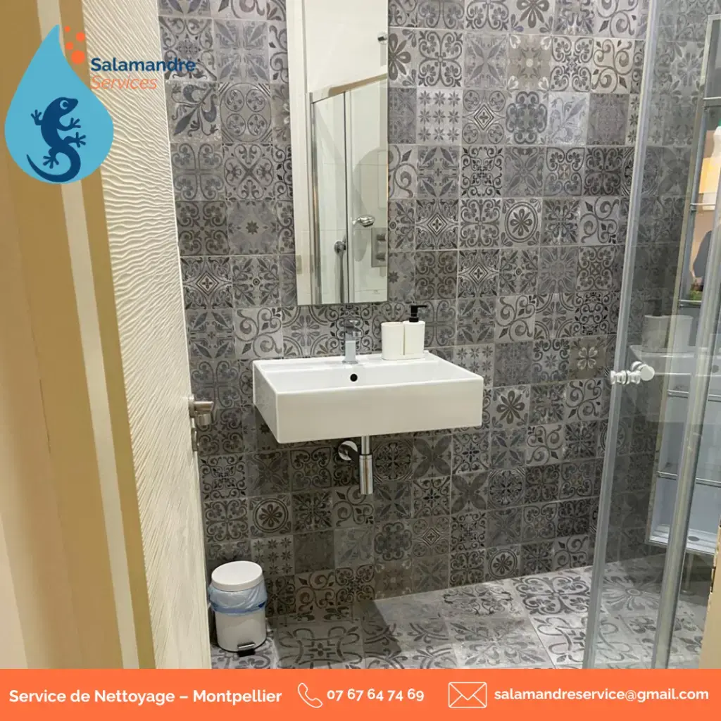 La salle de bain est l'une des pièces où la propreté se remarque immédiatement.Nous prenons soin de chaque surface pour vous offrir un espace propre, frais et agréable à utiliser au quotidien.✨ Parce qu'un intérieur bien entretenu, c'est aussi plus de sérénité.📍 Montpellier et ses alentoursFormulaire de contact : https://get.formulaire.info/form?p=6mRDr2zY#Nettoyage #SalleDeBain #BienÊtre #MaisonPropre #ServiceÀDomicile #Montpellier #SalamandreServices
