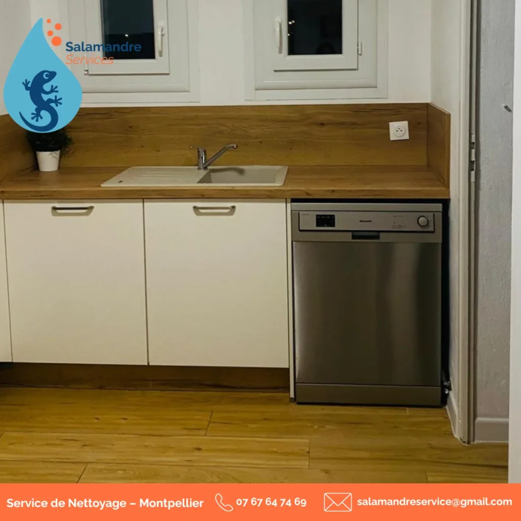 Entre deux locations, une remise en état est essentielle pour présenter un logement propre et accueillant.Nous intervenons avec soin pour que chaque pièce retrouve toute sa propreté et soit prête à recevoir ses nouveaux occupants.✨ Parce qu'une bonne première impression fait toute la différence.📍 Montpellier et ses alentoursFormulaire de contact : https://get.formulaire.info/form?p=6mRDr2zY#RemiseEnÉtat #SortieDeLocataire #NettoyageProfessionnel #Logement #Location #Montpellier #SalamandreServices