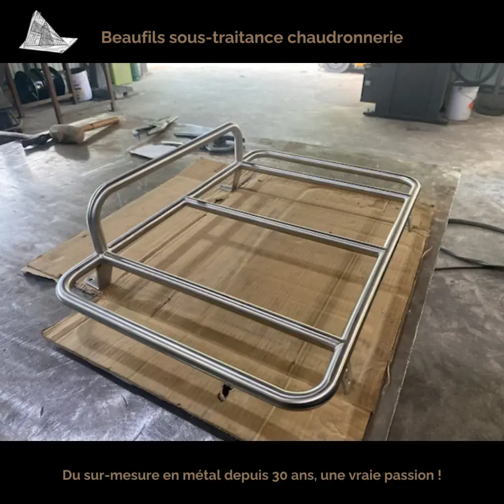 Avant d'être installé, chaque projet prend vie dans notre atelier.Cintrage, assemblage, soudure et finitions… chaque étape est réalisée avec précision pour donner naissance à une réalisation unique.Rendez-vous la semaine prochaine pour découvrir le résultat final.Vous avez un projet, contactez-nous.📱 06 85 28 14 97📧 yb.bstc@outlook.fr🏚 Artisan basé en Eure-et-Loir🚚 Livraison possible partout en France#Chaudronnerie #FabricationSurMesure #Inox #Métallerie #SavoirFaire #Artisanat #BSTC #EureEtLoir
