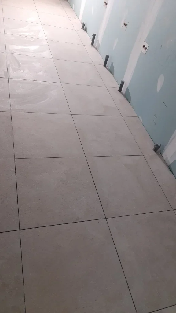 Carreleur professionnel spécialisé dans la pose de carrelageet la rénovation, j'interviens aussi bien sur des bâtiments neufsque sur des bâtiments anciens précision et qualité de finition sontmes priorités.alentours île-de-France