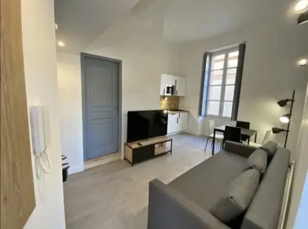 Apparemment deux pièces à louer