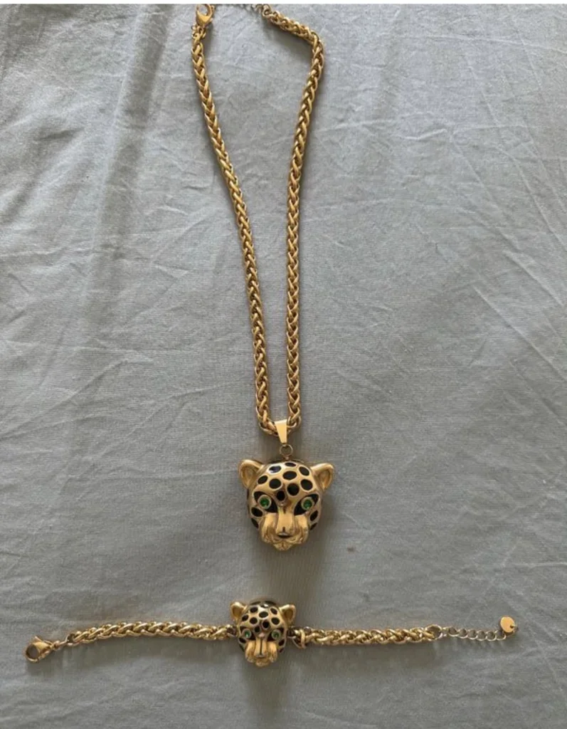Parure plaque or