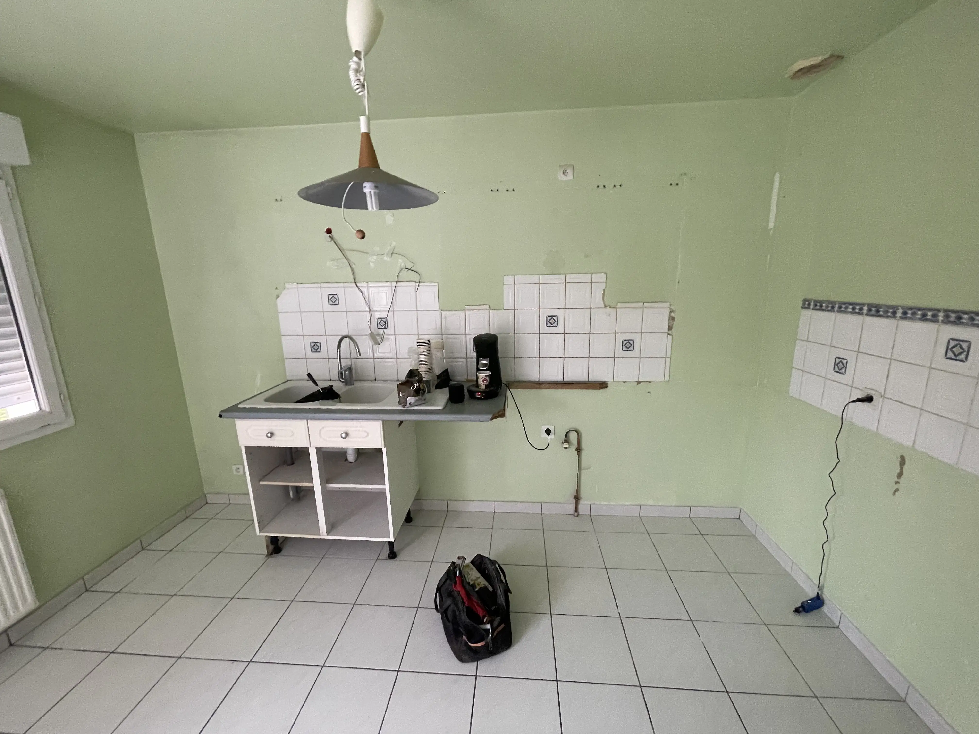 peinture-tapisserie, platrerie, plomberie-installation-reparation, Pose de sols (parquet, moquette, résine), renovation-globale, peinture-tapisserie, platrerie, plomberie-installation-reparation, Pose de sols (parquet, moquette, résine), renovation-…