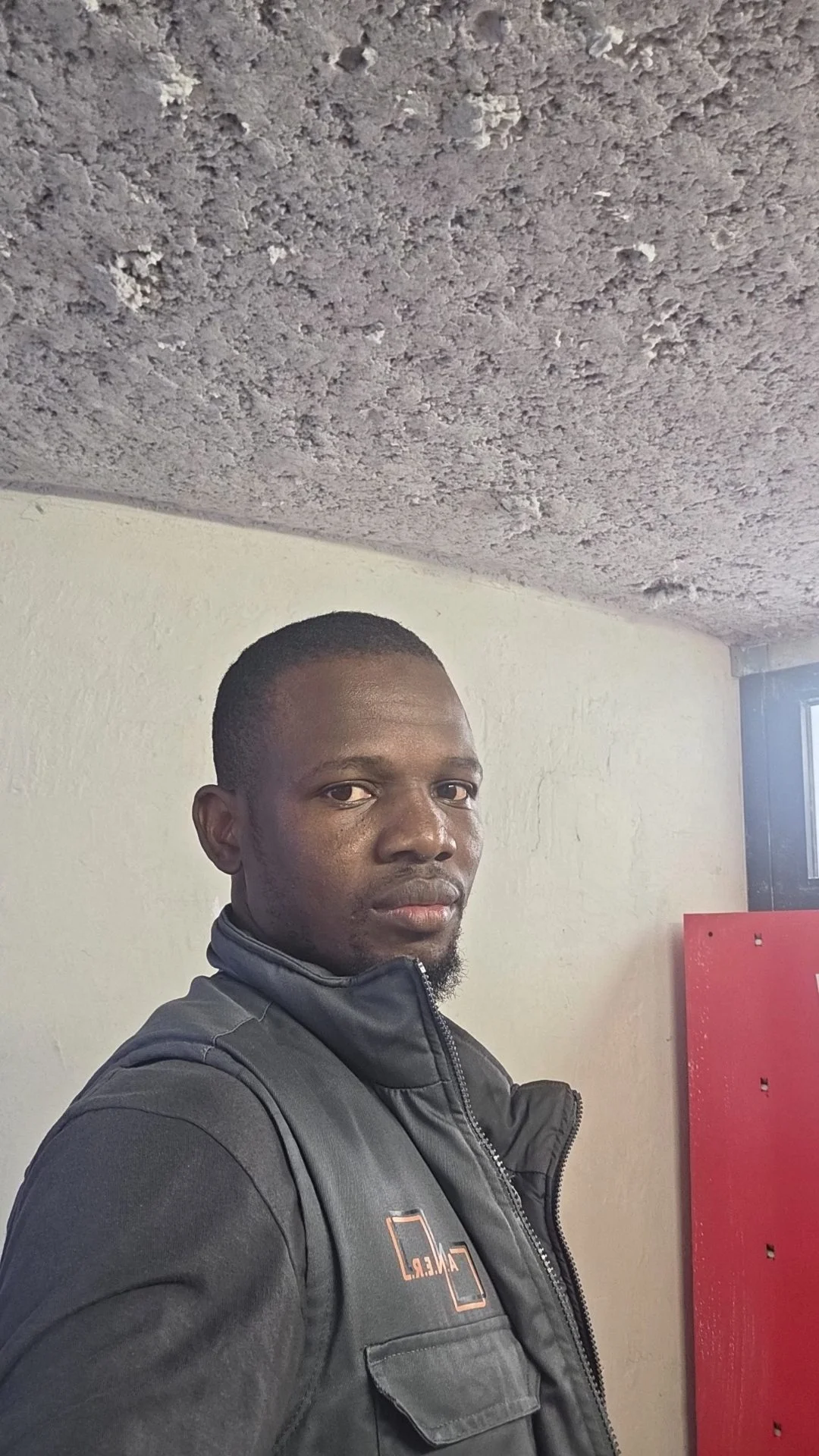 Bonjour, je m\'appelle souleymane dembele Je peux commencer à travailler en tant en tant que agent intertiens. à partir de dix-septembre