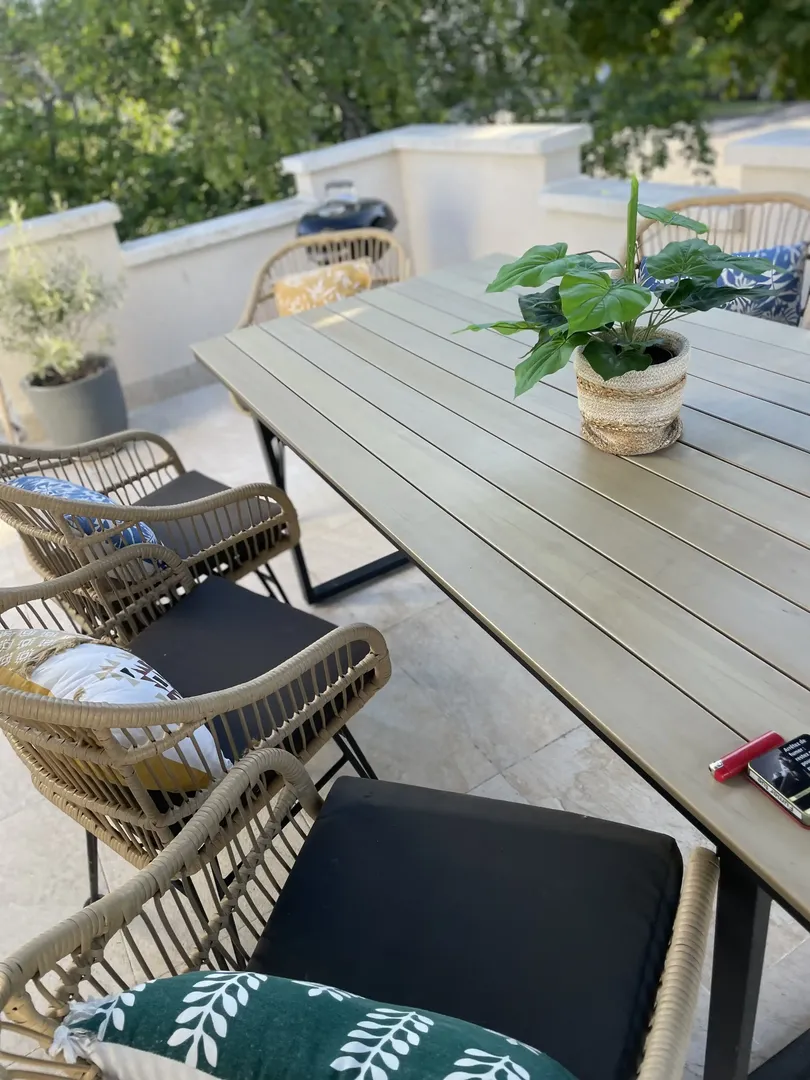 Ensemble table + 8 fauteuils Halesio (extérieur)